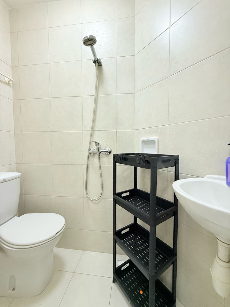 Shared Bathroom 2