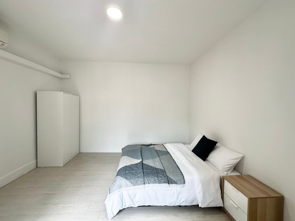 Room 3 (Windowless)