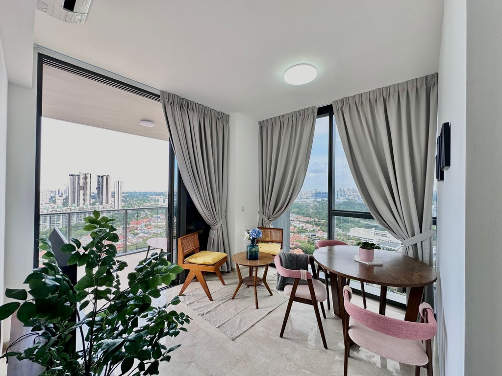 Living & Balcony