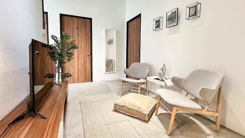 LIVING ROOM 1
