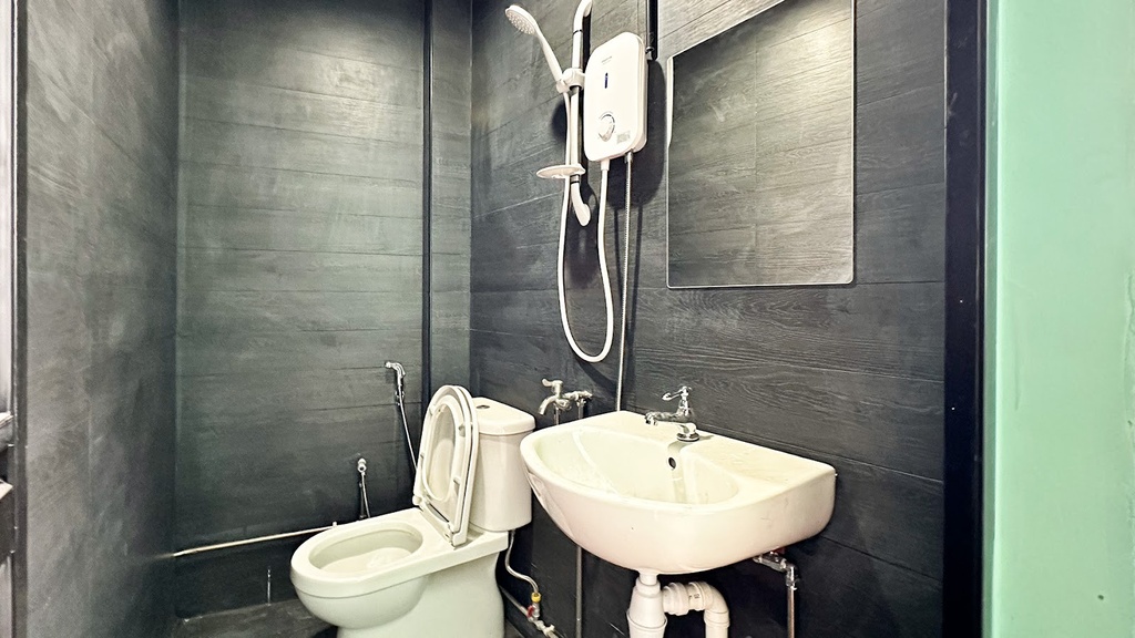 TOILET 2