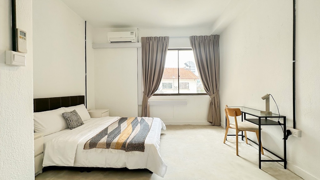 ROOM 6