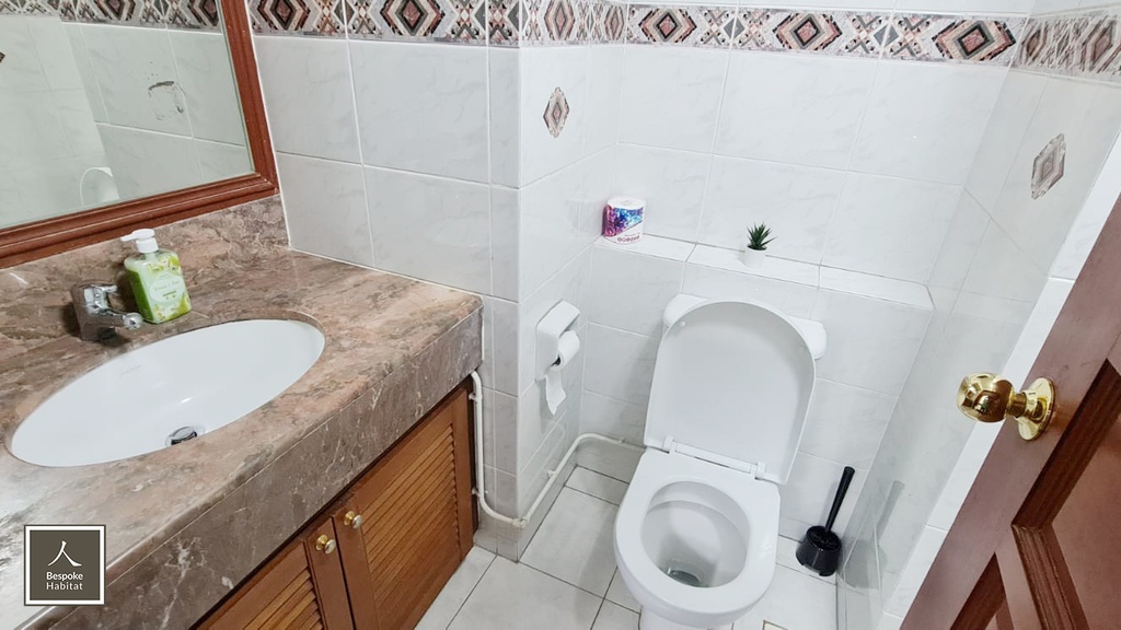 Common bathroom 