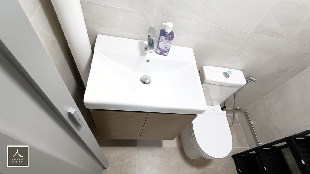 Common Bathroom 2