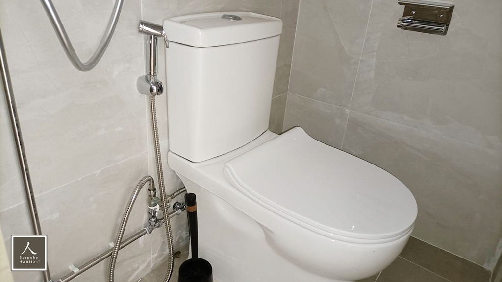 Common Bathroom 1