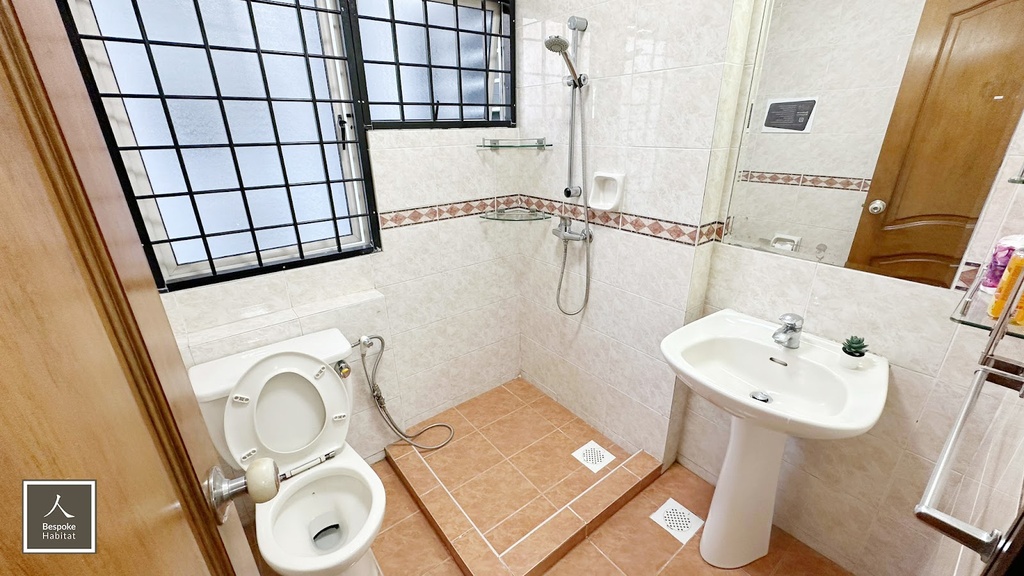 Common bathroom 