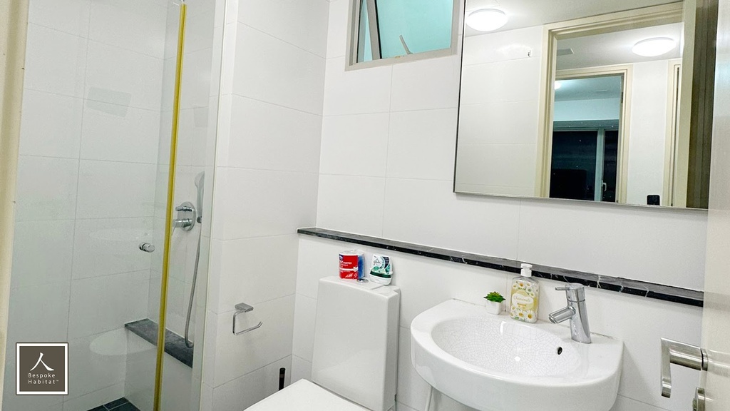 Common Bathroom 1