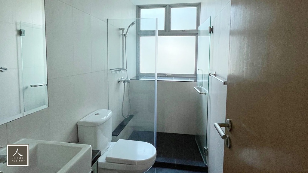 Common Bathroom 2