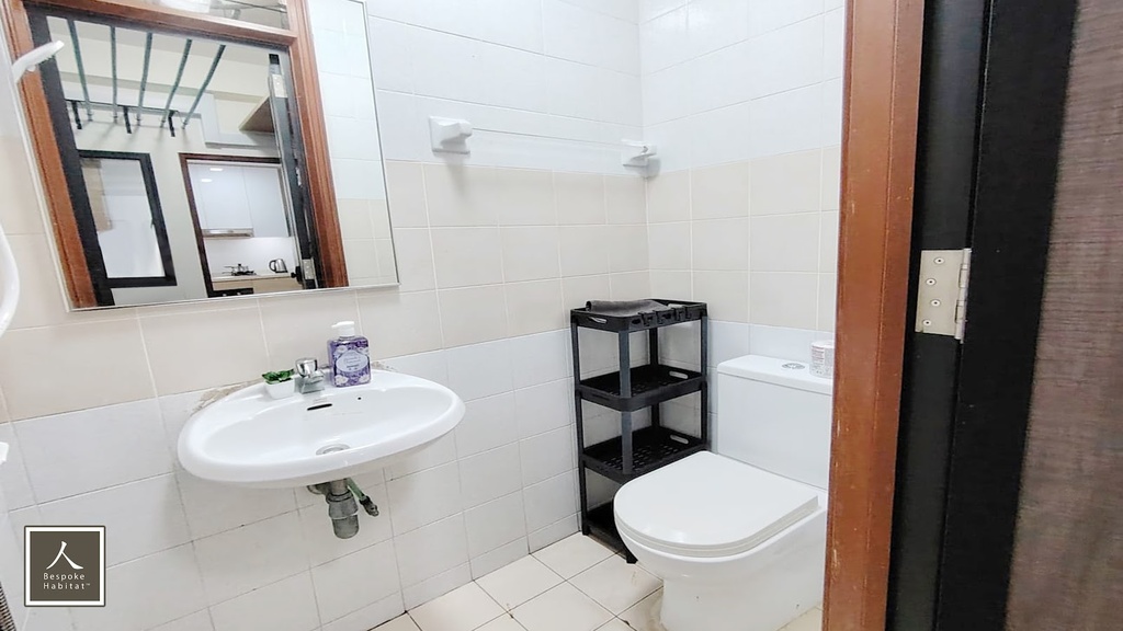 Common Bathroom 2