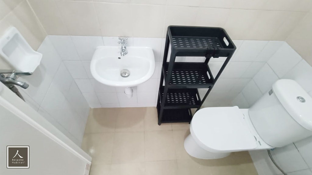 Common Bathroom 2 (2)