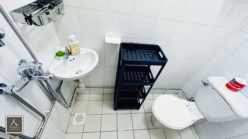 Common Bathroom 2