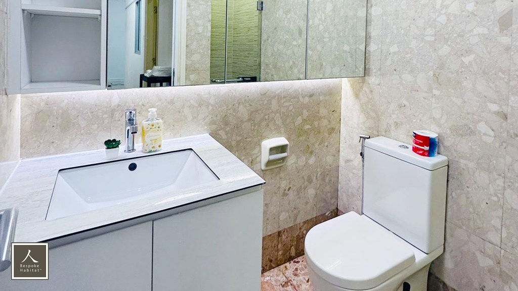 Common Bathroom 1