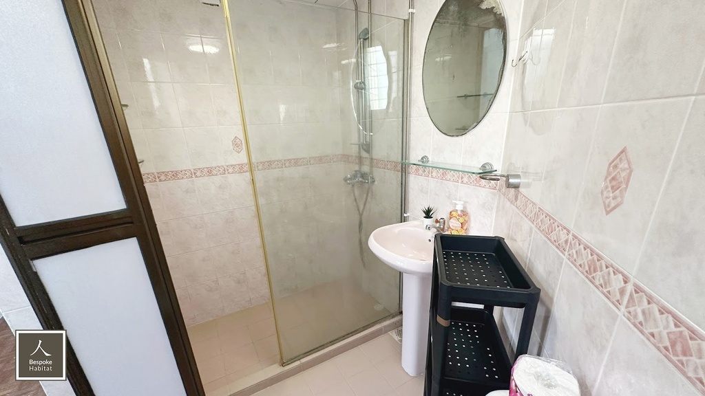 Common bathroom 2