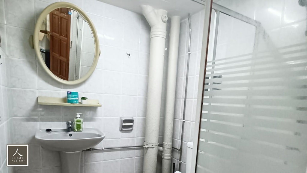 Common Bathroom 1 (2)