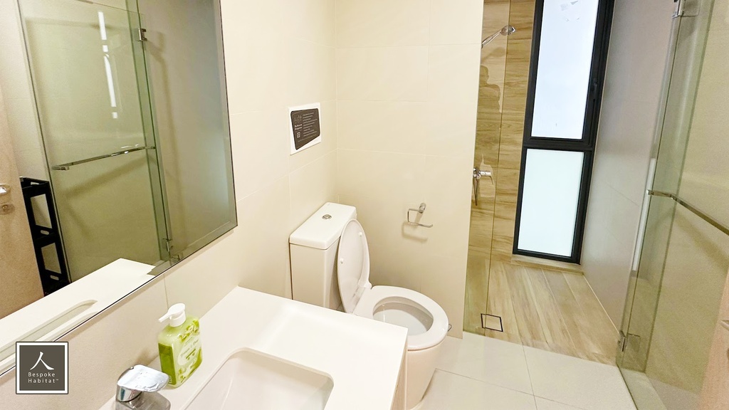 Common Bathroom 1