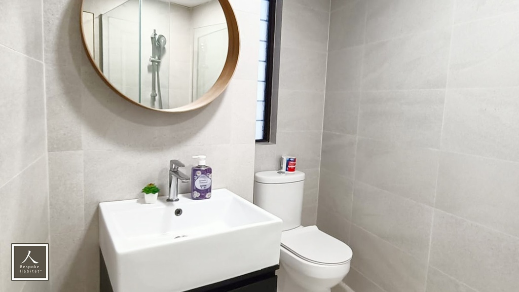 Common Bathroom 1