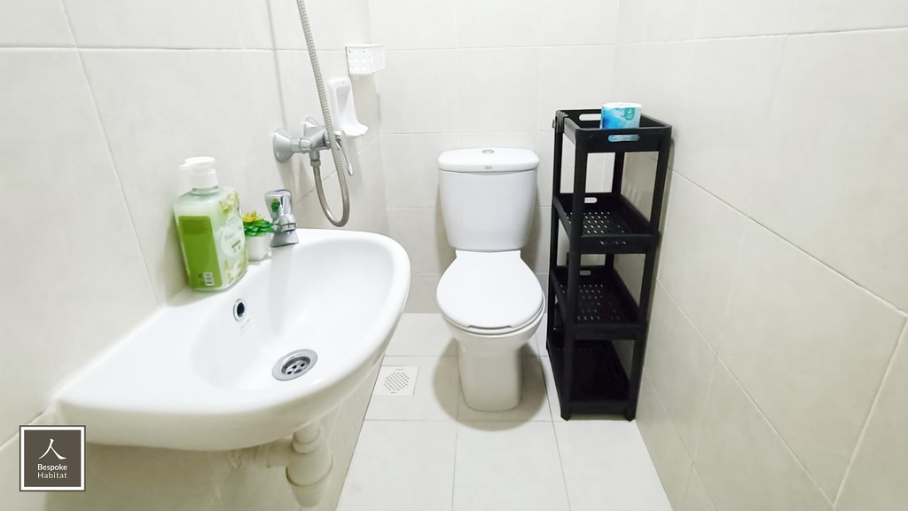 Common Bathroom 2