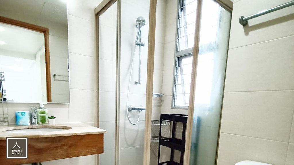Common Bathroom 1