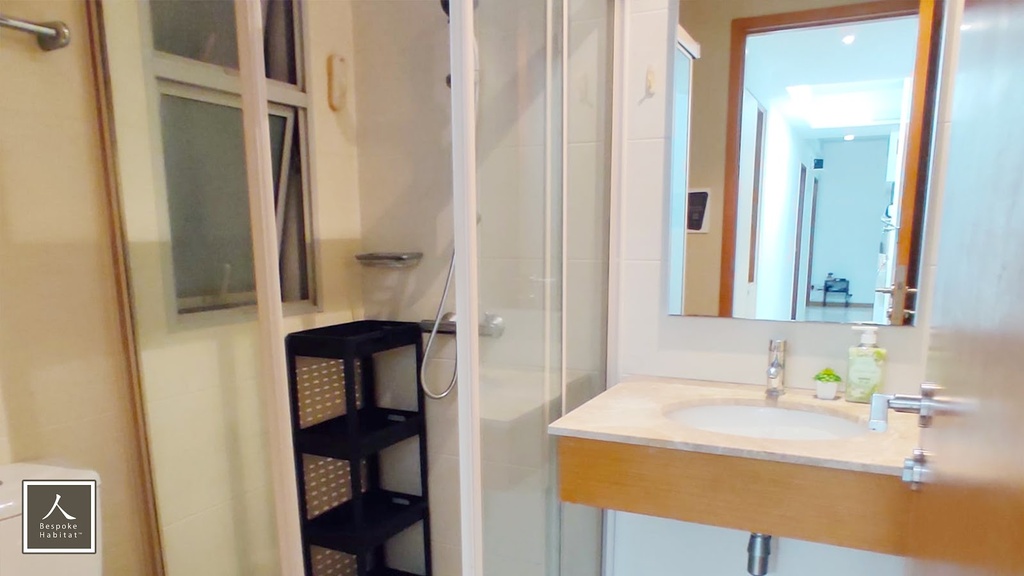 Common Bathroom 1