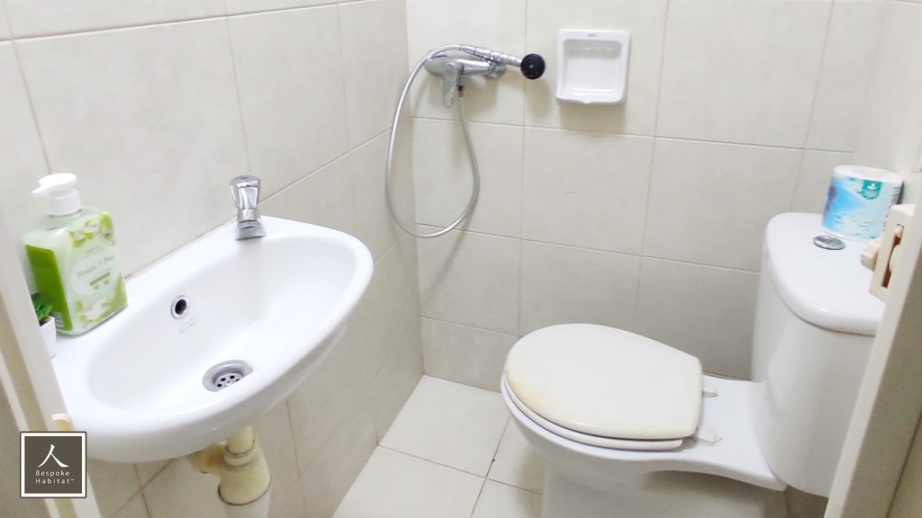 Common Bathroom 2