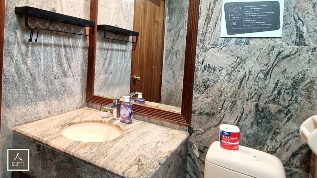 Common Bathroom 1