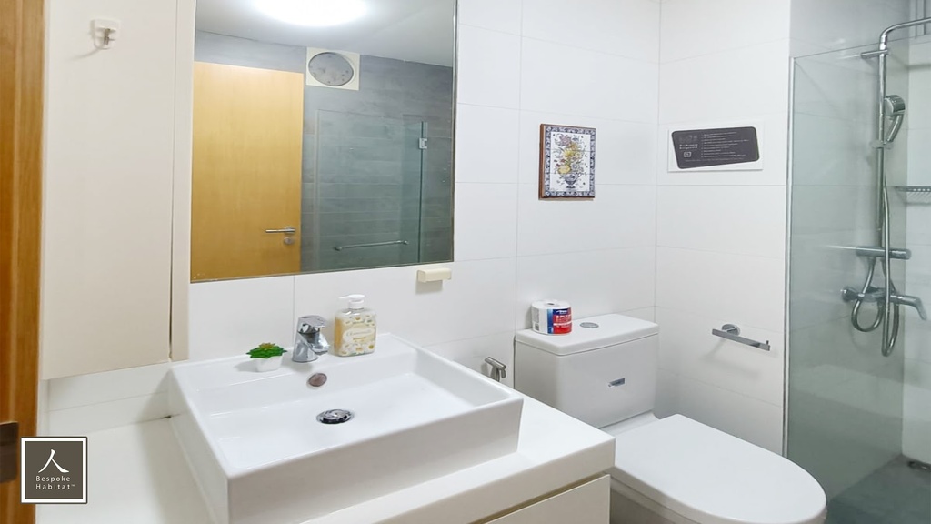 Common Bathroom 1