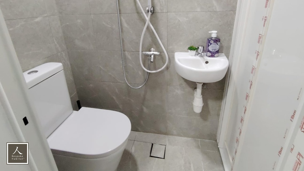 Common Bathroom 2