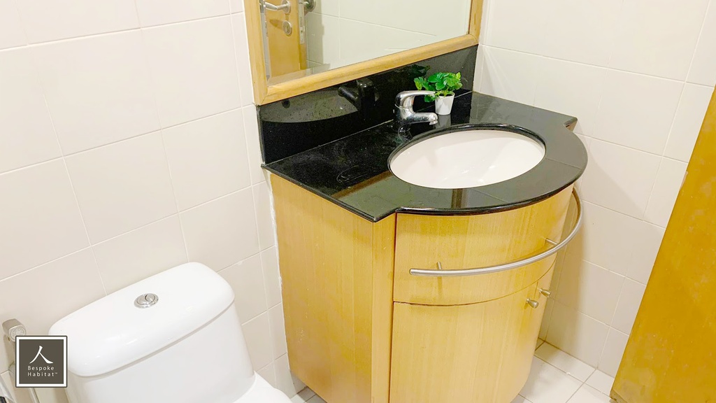 Common Bathroom 1