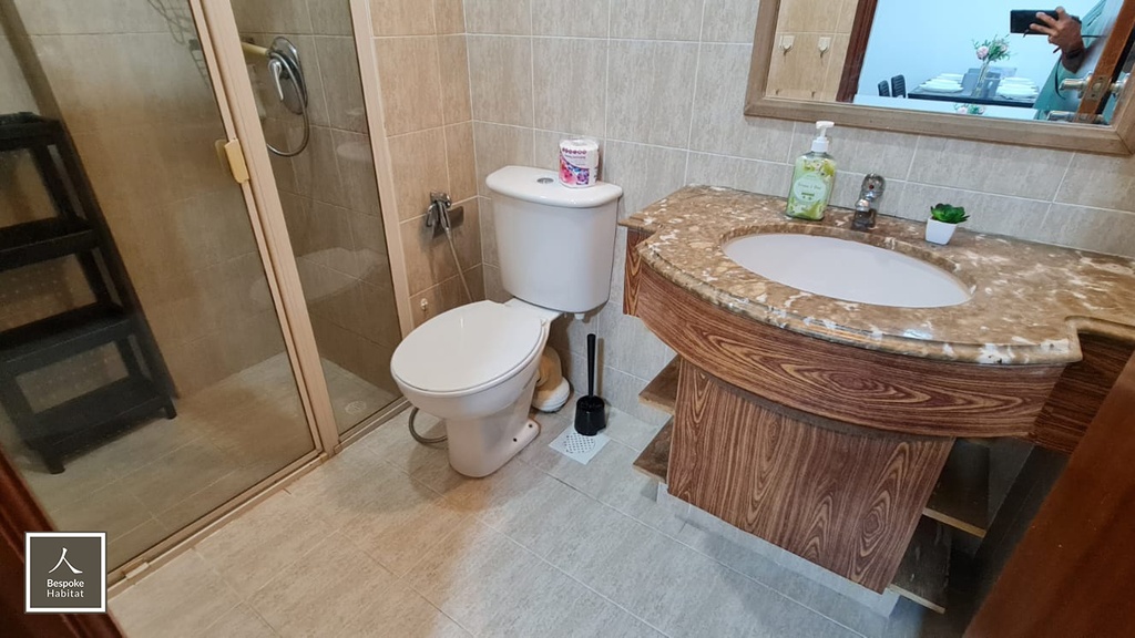 Common bathroom 