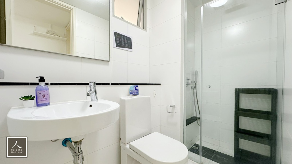 Common Bathroom 1