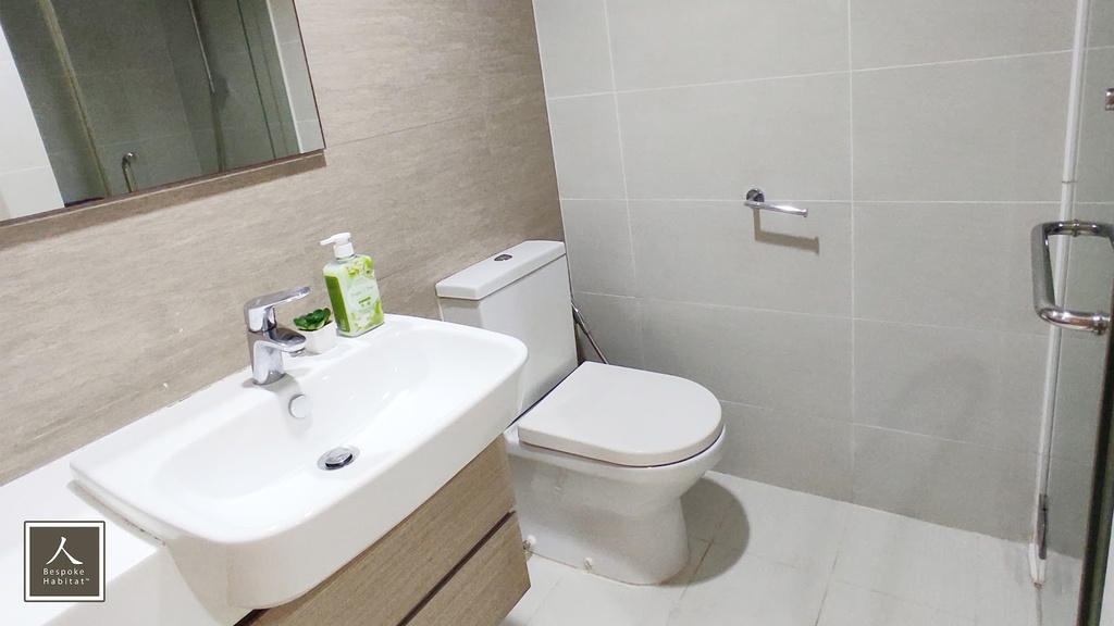 Common Bathroom 2