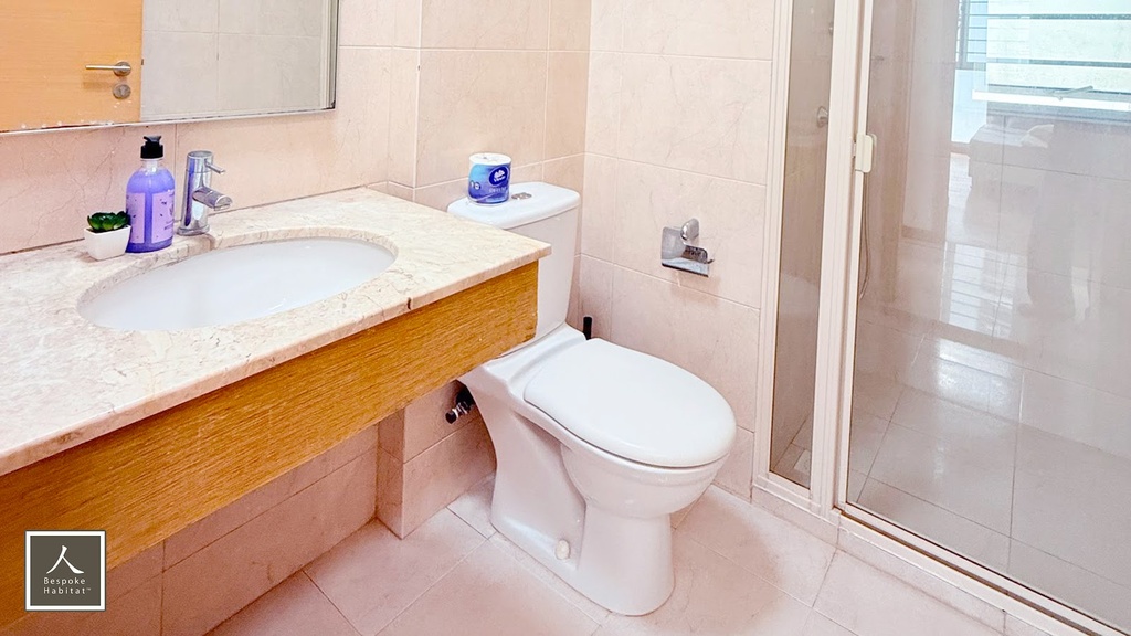 Common Bathroom 1