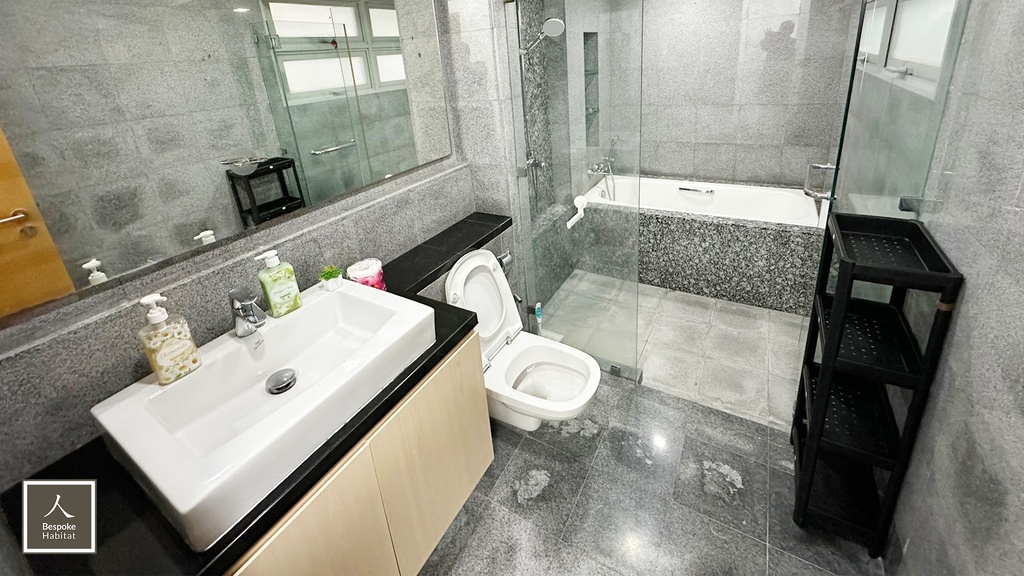 Common bathroom 2
