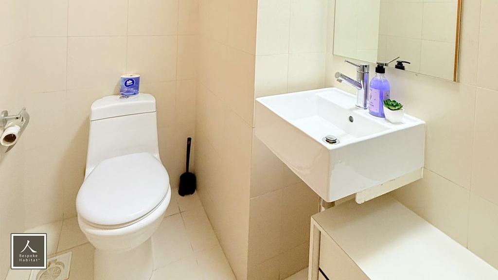 Common Bathroom 1