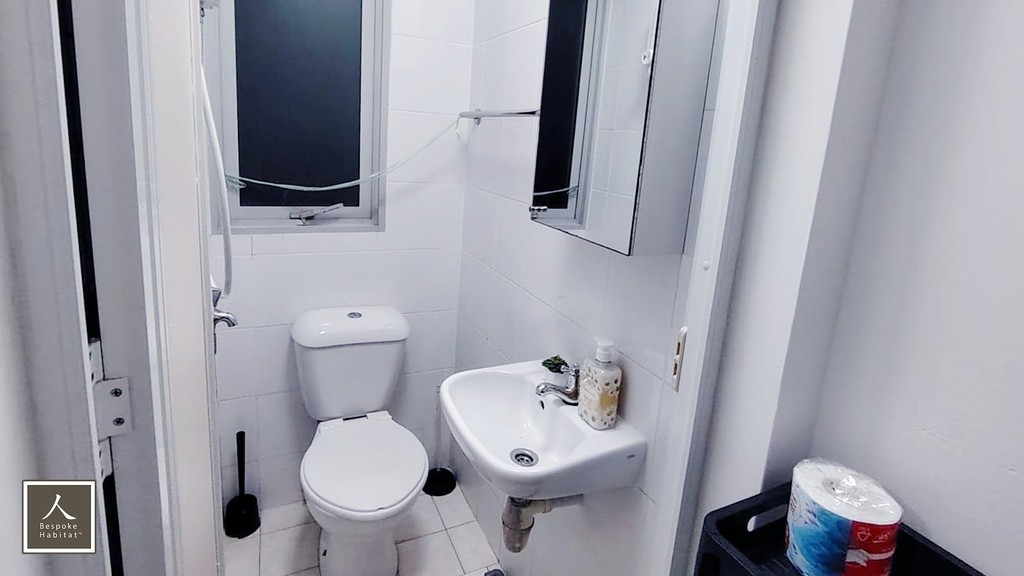 Common Bathroom 2
