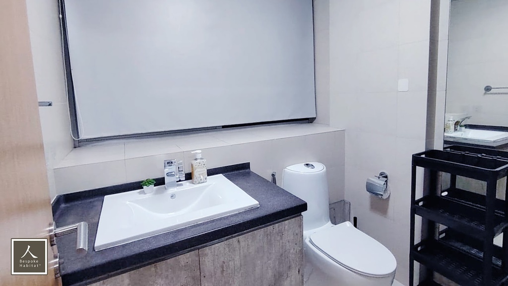 Common Bathroom 1