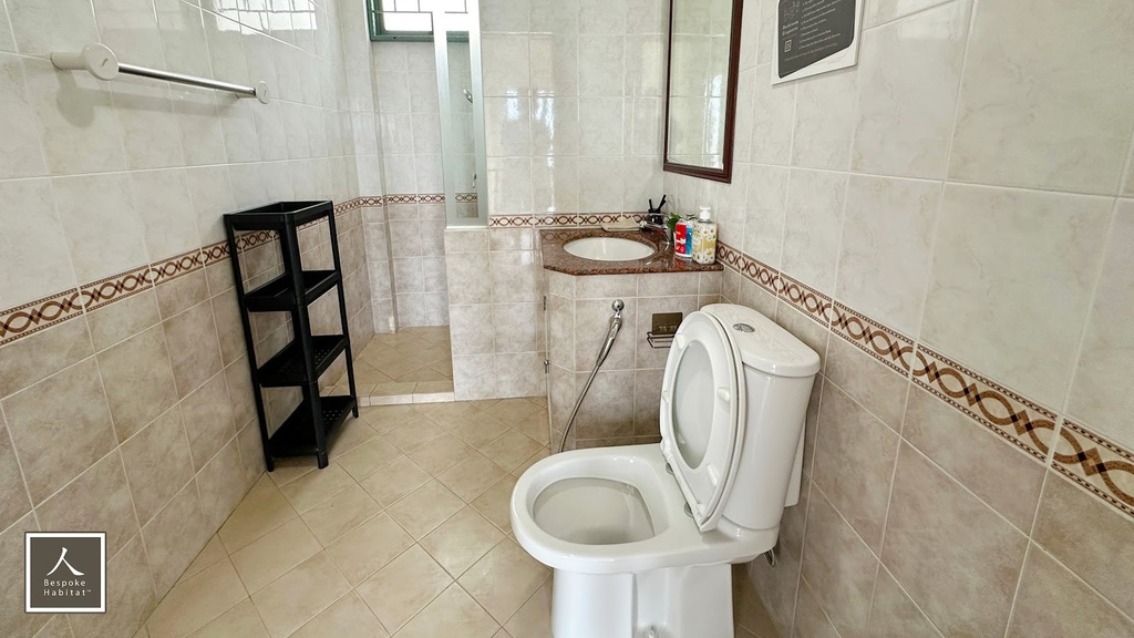 Common Bathroom 2